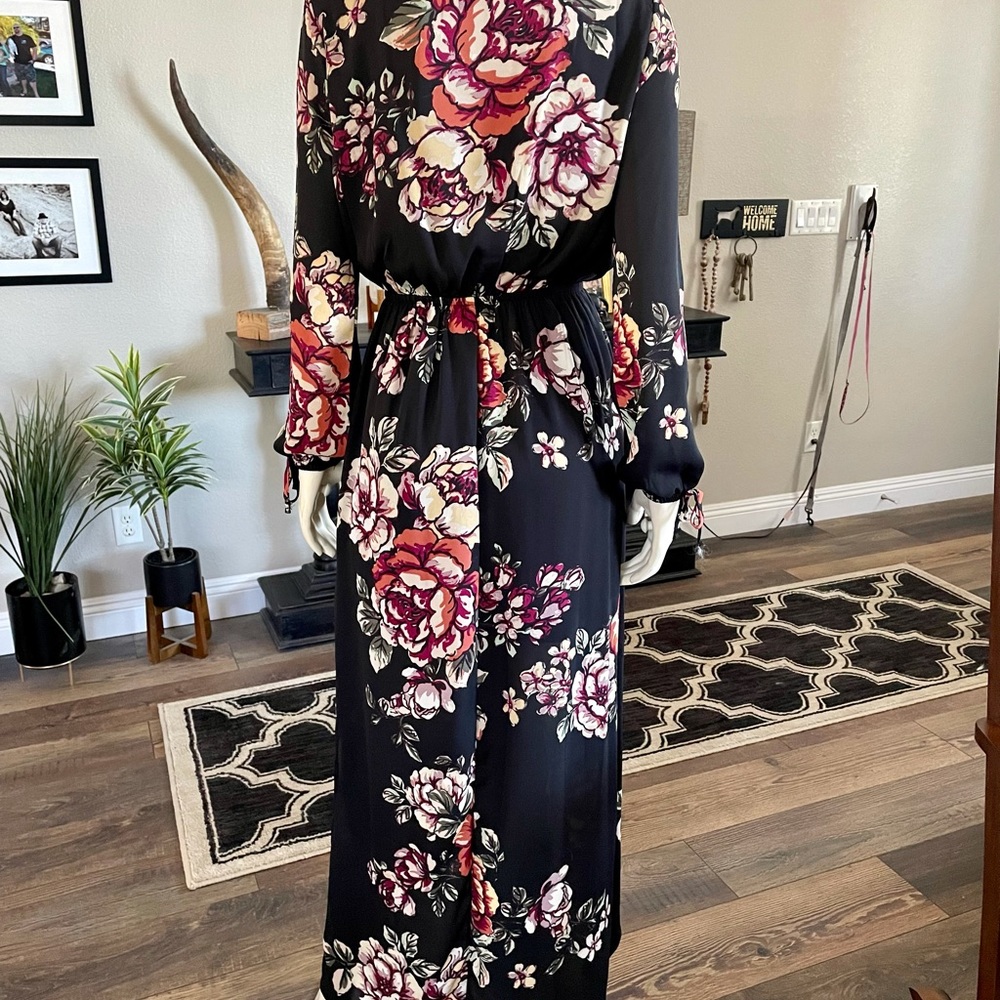Beautiful midi dress, faux wrap around.